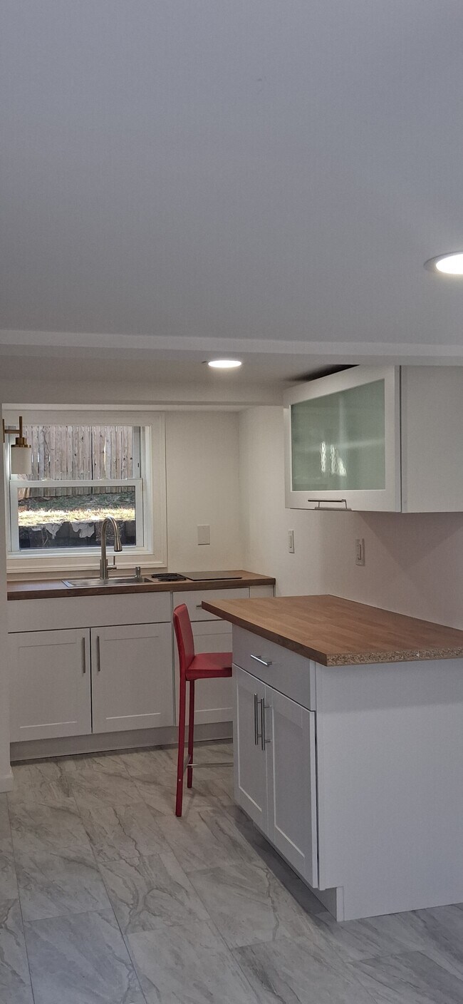 Foto del edificio - 28 Pineoaks Pl