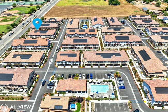 Building Photo - Stunning Townhome Newly Built with Modern ...