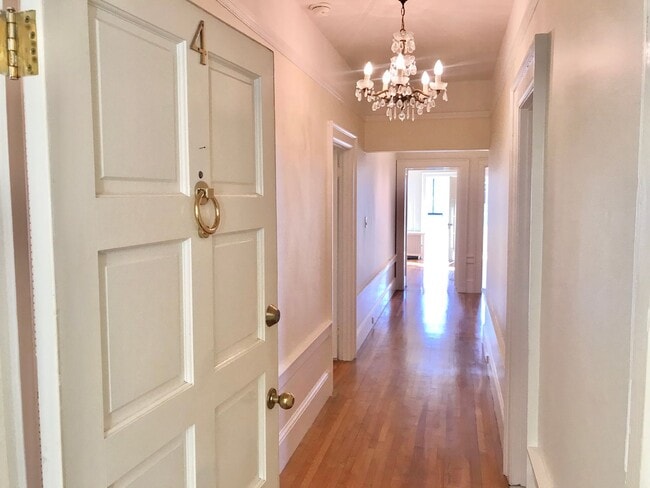 Building Photo - SPACIOUS, Elegant Jordan Park 2-3BR+ Sunro...