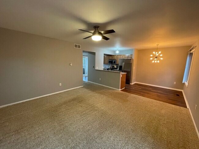 Building Photo - Forest Hills Condo 3 Bed 2.5 Bathrooms