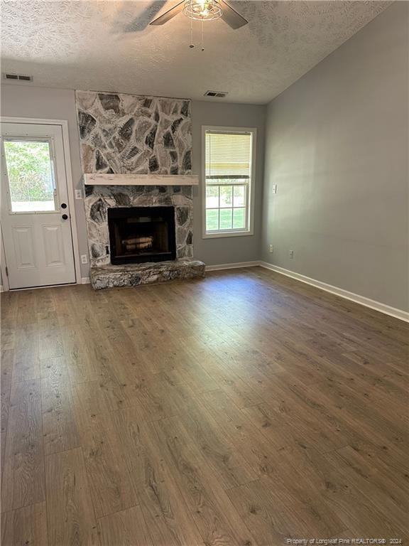 Building Photo - 572 Woodwind Dr