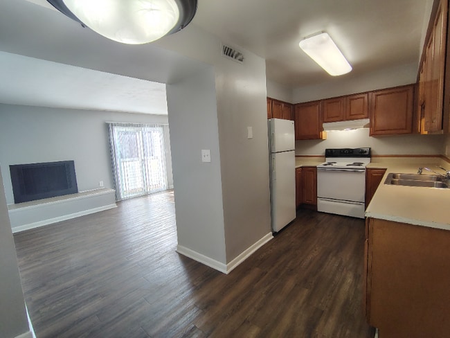 Foto del edificio - 600 Reusens Rd