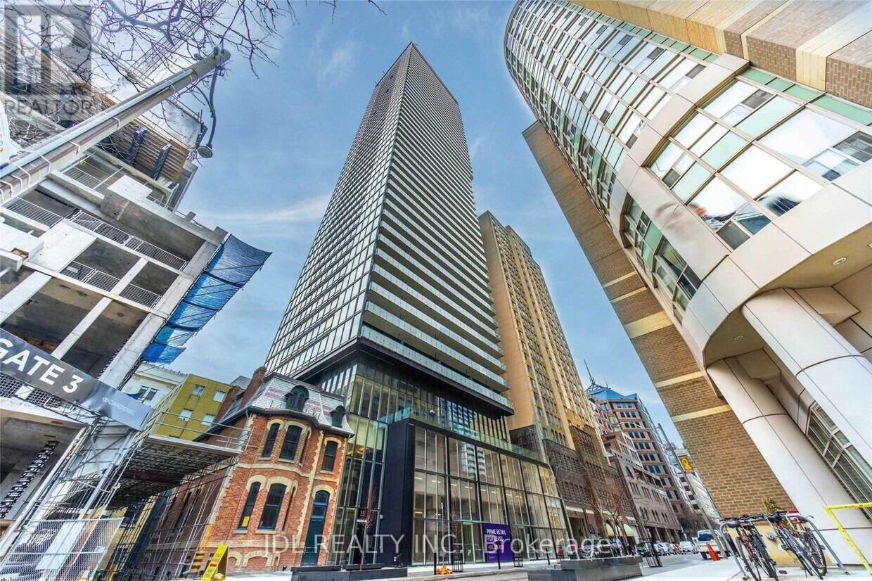 Primary Photo - 15-4415 Grenville St