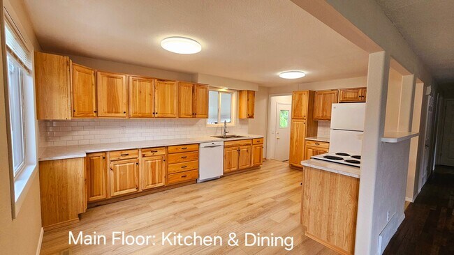 Building Photo - Newly Remodeled CDA Home