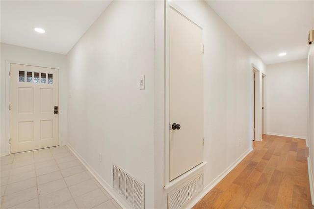 Building Photo - 150 Oak Dr