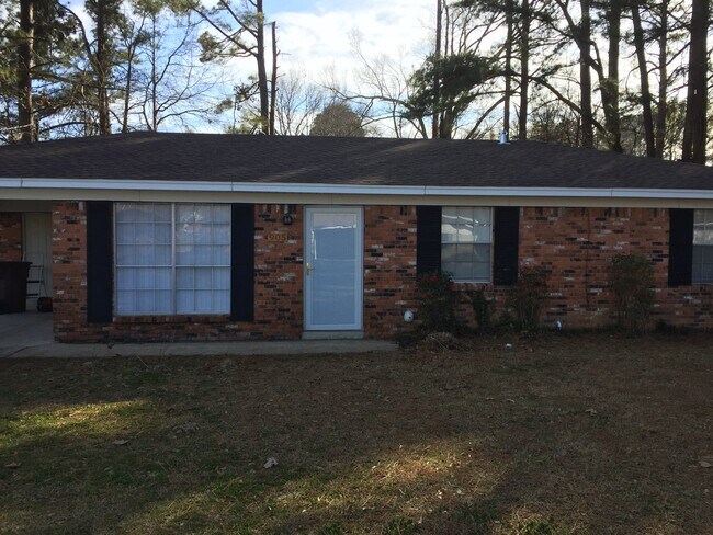 Building Photo - 905 Parish Dr