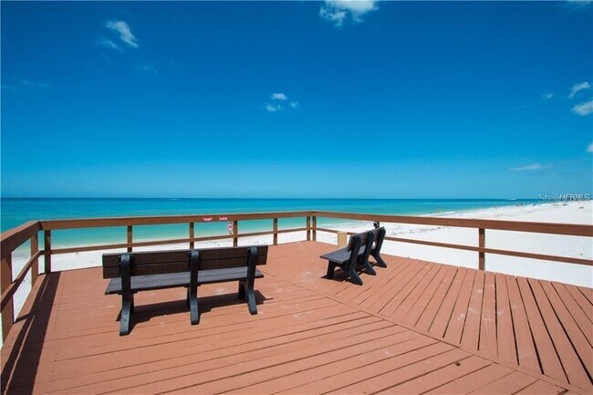 Muelle en RBC - 880 Mandalay Ave