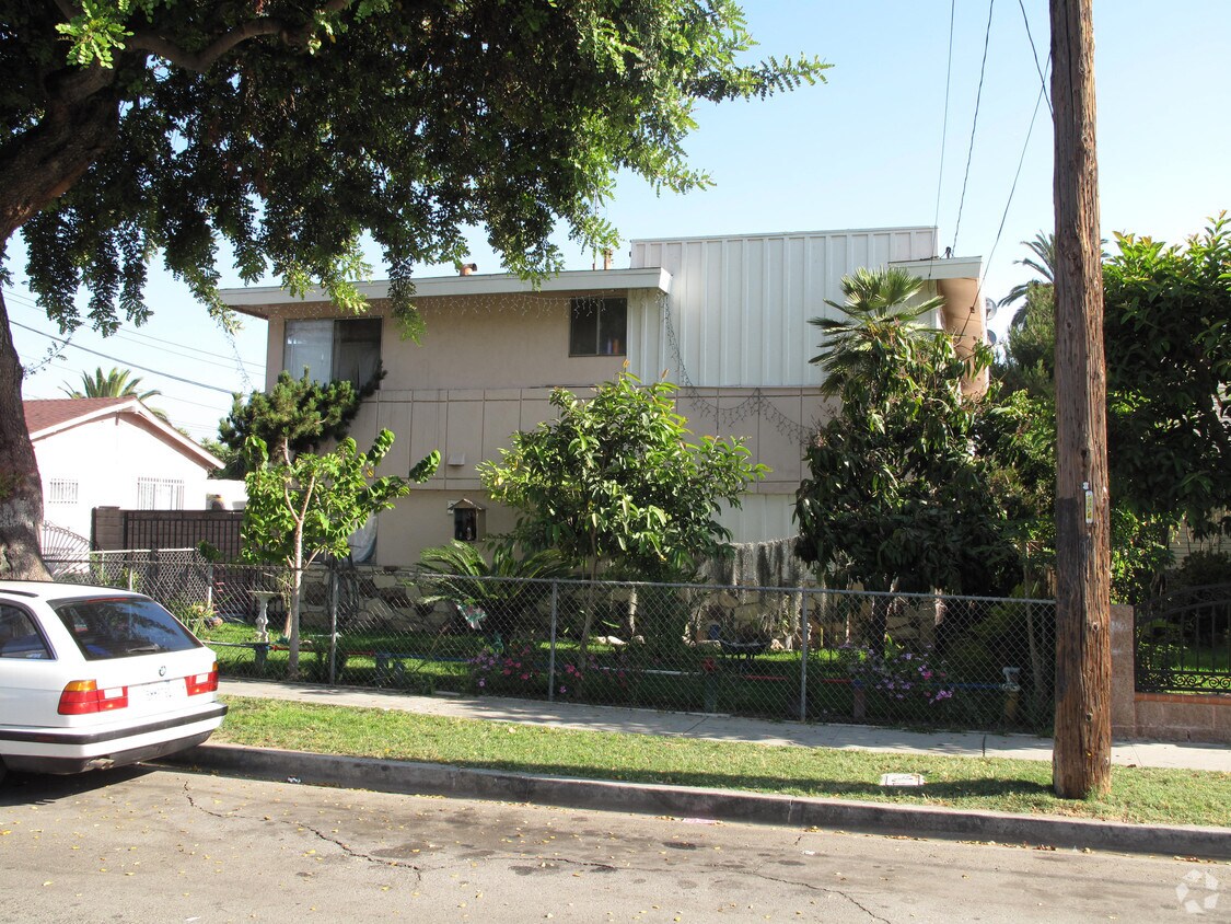 Building Photo - 3173 Los Flores Blvd