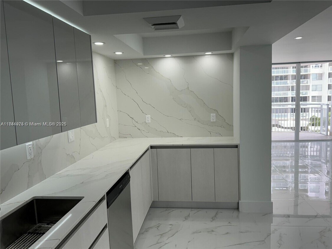 Primary Photo - 18031 Biscayne Blvd
