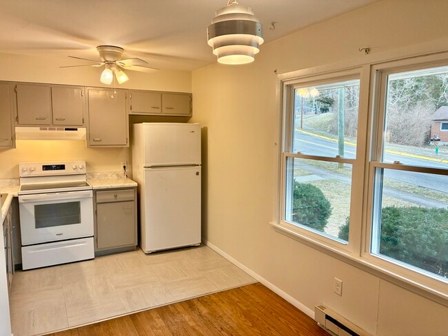 Kitchen - 309 Sandra Dr