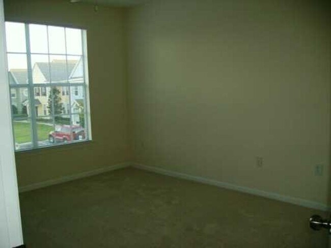 Building Photo - 12849 Madison Pointe Cir