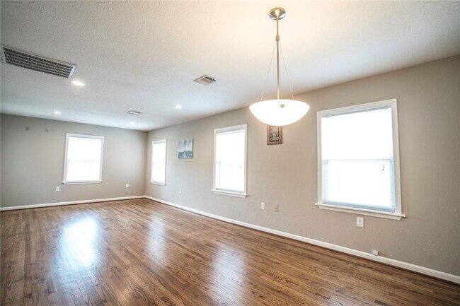 Foto del edificio - 3415 Rosedale St