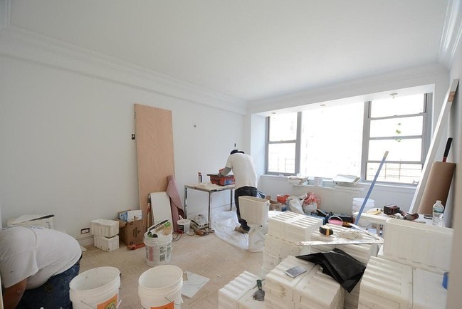 Building Photo - 210 E 55th St