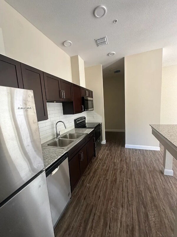 Foto del edificio - 616 City Ctr Wy