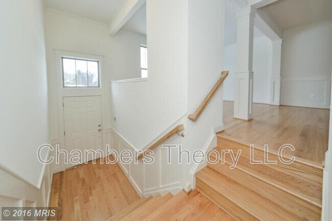 Building Photo - 220 Natural Terrace