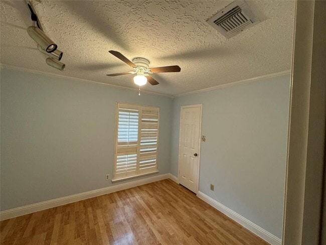 Building Photo - 2703 Lambeth Dr