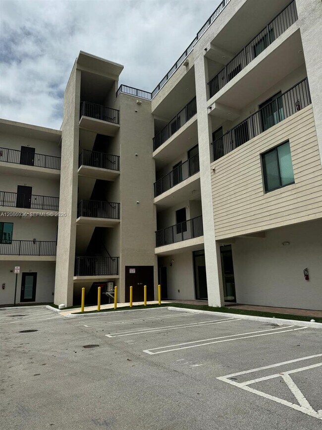 Foto del edificio - 4725 NW 85th Ave