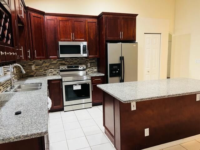 Foto del edificio - 10787 Fillmore Dr