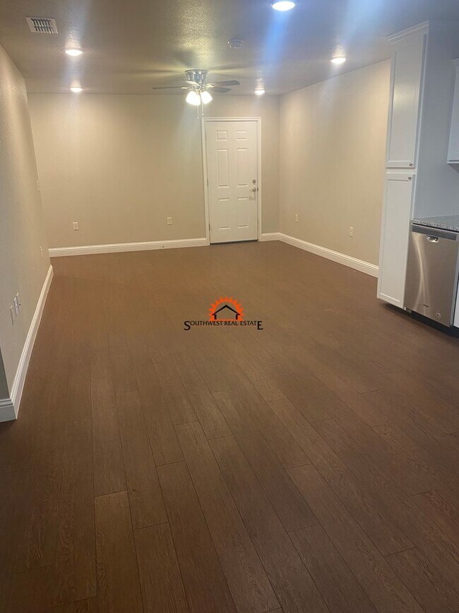 Building Photo - 1308 Mission Dr