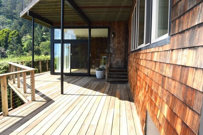 Building Photo - Pros127-129