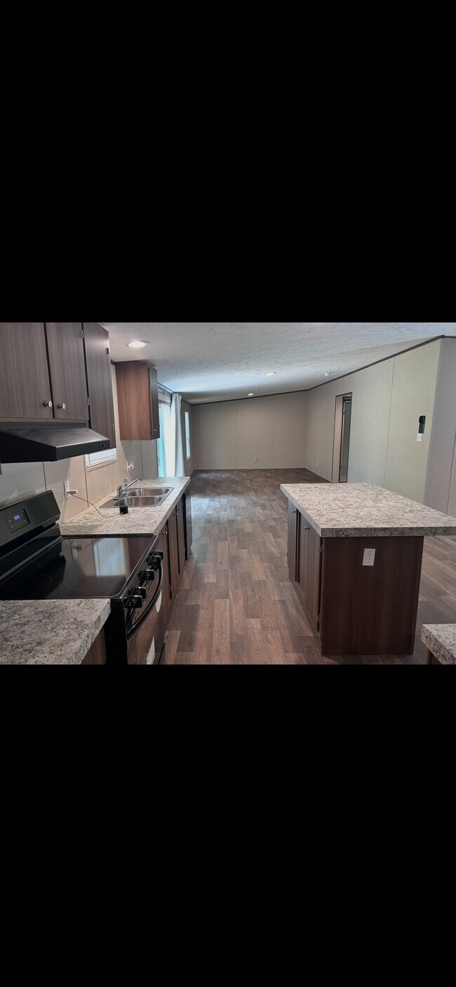Foto del edificio - 2642 Forbes Rd