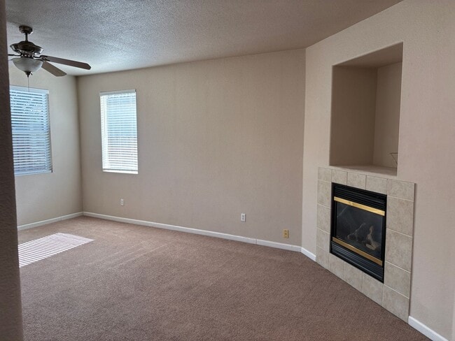 Building Photo - 4 Bedroom Home with a Great Layout