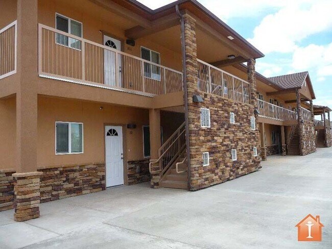 Building Photo - Pinon Bluffs Executive Suite Fully Furnished