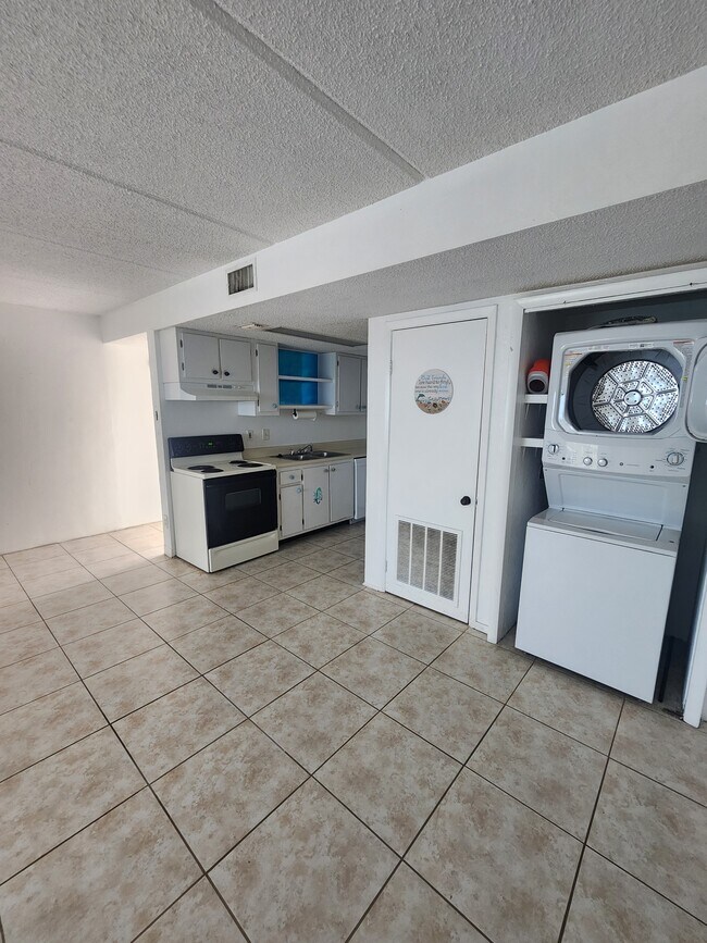 Foto del edificio - 2730 Ocean Shore Blvd