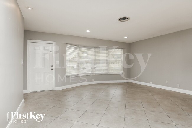 Building Photo - 6119 NW 18th Ct