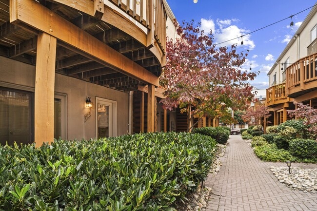 Foto del edificio - 102 Pilgrim Lndg