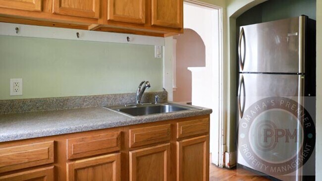 Foto del edificio - Comfortable 1 Bedroom/1 Bathroom/Aksarben-Elmwood Park