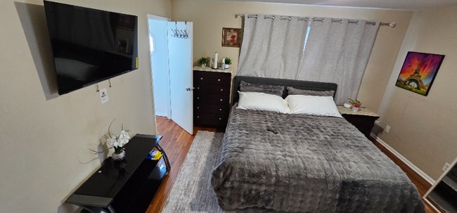 Building Photo - 312 Bond St