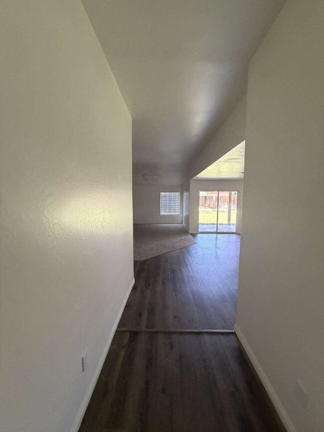 Building Photo - Beautifully Remodeled 4 Bed, 2 Bath Home with Spacious Backyard!