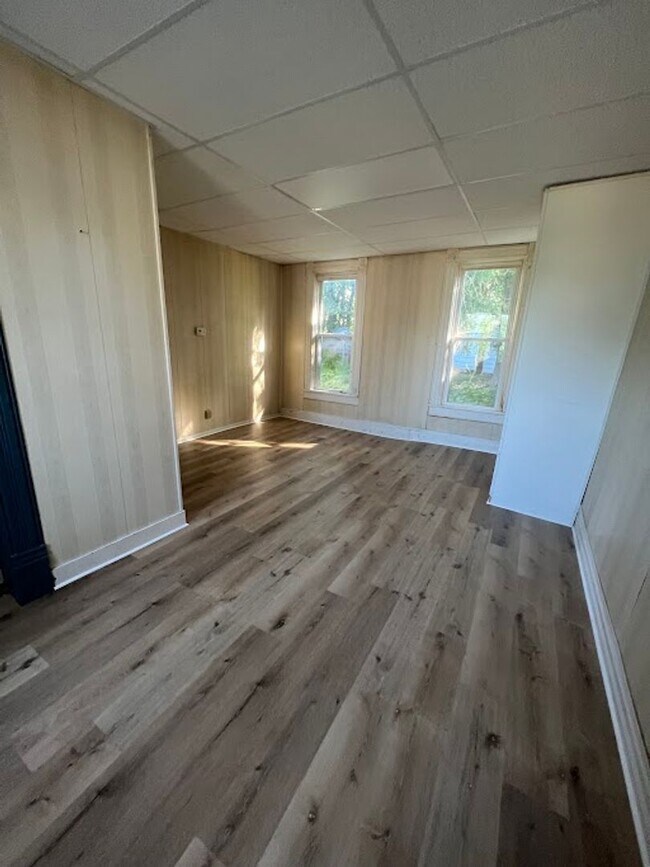 Building Photo - 207 N High