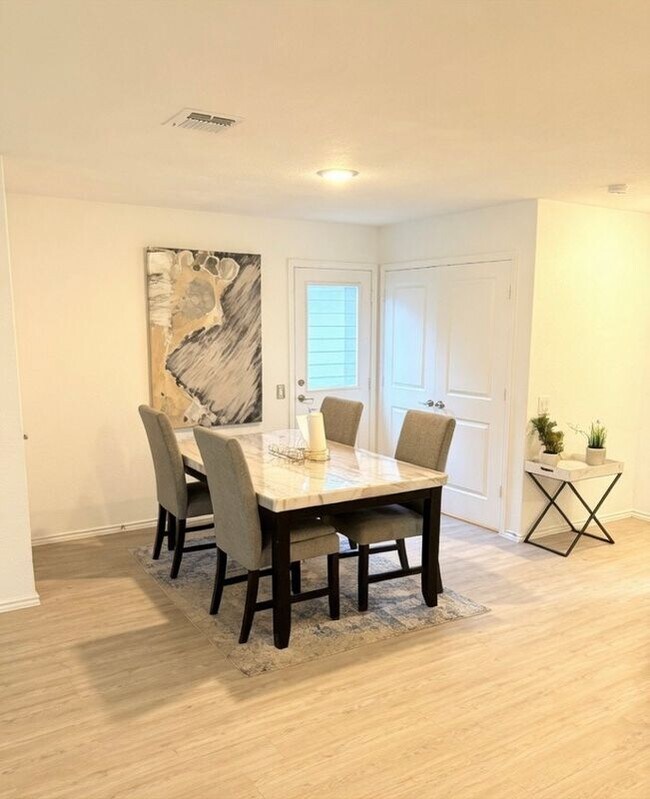 Building Photo - 11635 Existing Run