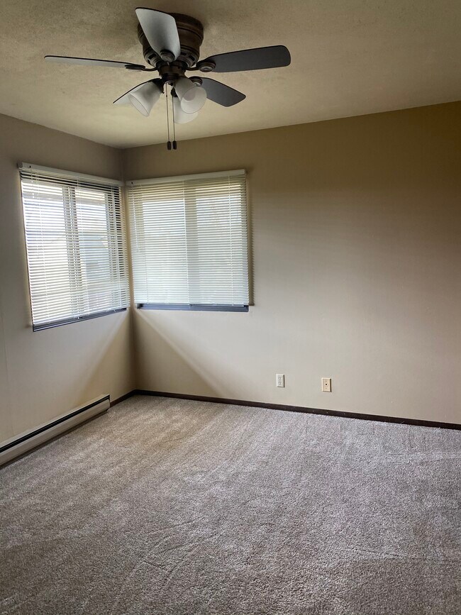 Bedroom - 800 W Benton St