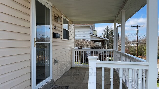Foto del edificio - Recently repainted 2 Bedroom in Bethel Park!