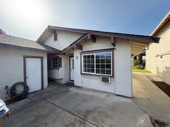 Foto del edificio - 3 Bedroom, 2 Bath Home with large yard and courtyard near Lake Cunningham Park...available now!