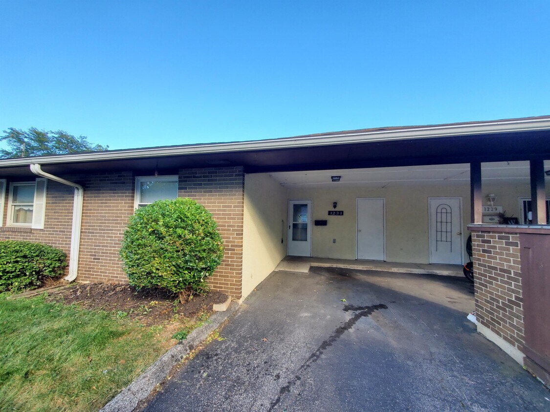1231 Woodbrook Ct, Columbus, OH 43223 Townhome Rentals in Columbus OH