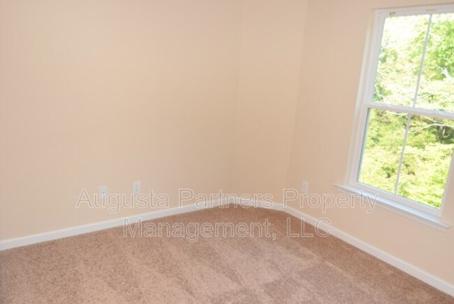 Foto del edificio - 704 Sycamore Ct