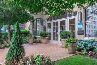 Building Photo - Glenview House
