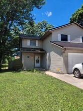 Building Photo - 402 S Village Ct