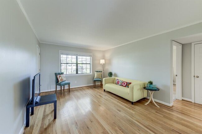 Building Photo - 410 Candler Park Dr NE