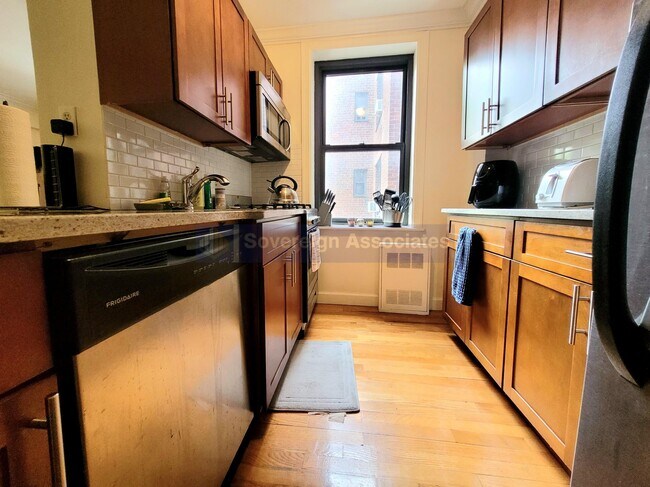 Foto del edificio - 4489 Broadway
