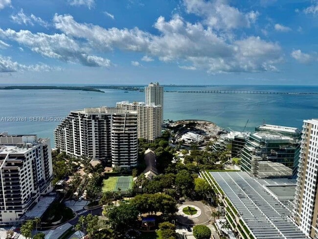 Foto del edificio - 900 Brickell Key Blvd