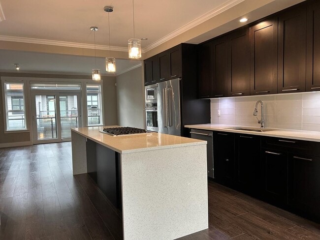 Building Photo - 16488-16464 64 Ave