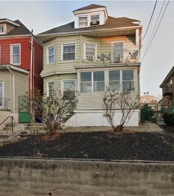 Building Photo - 16 E Davis St