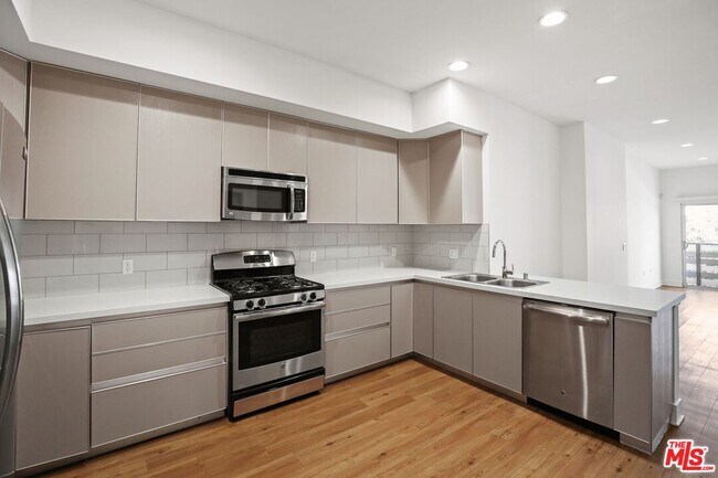 Foto del edificio - 5308 Sepulveda Blvd