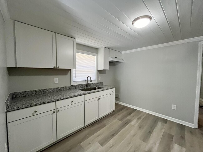 Foto del edificio - 871 W 11th St