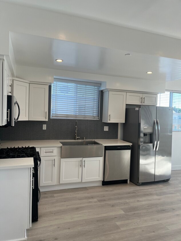 Foto principal - 642 N Manhattan Pl